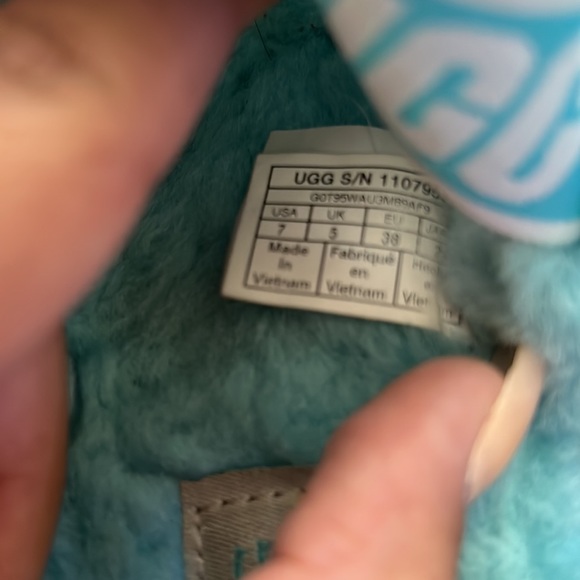 Ugg Slides - Picture 4 of 7